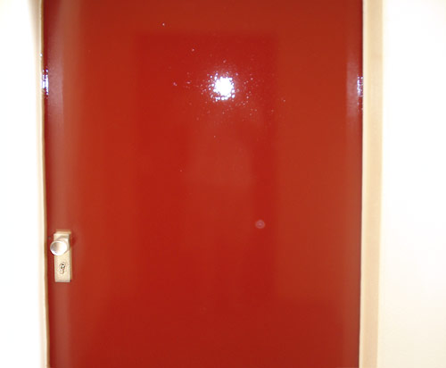 Haustür rot lackiert